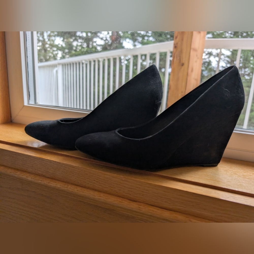 Le Chateau Classic Black Wedges - Picture 6 of 7